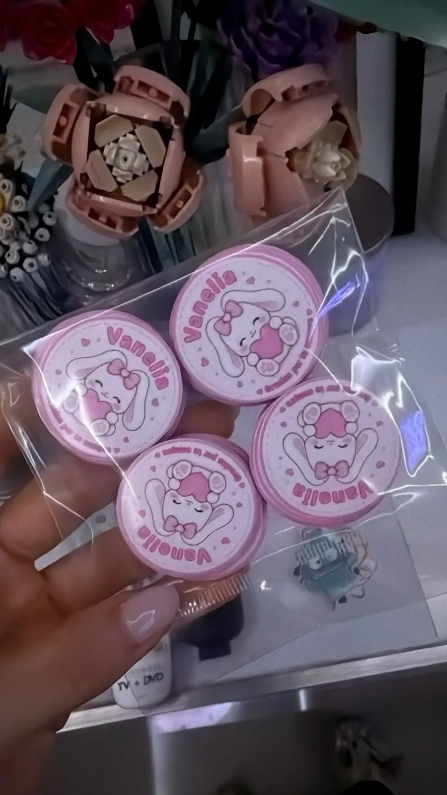 Circular stickers with the custom logo for the Vanelia brand